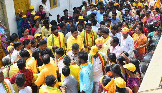 మంగళగిరిలో మంత్రి లోకేష్ ప్రచారం మంగళగిరిలో మంత్రి లోకేష్ ప్రచారం