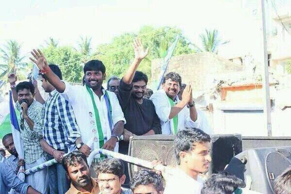 నర్సీపట్నంలో పూరీ జగన్నాథ్ సందడి