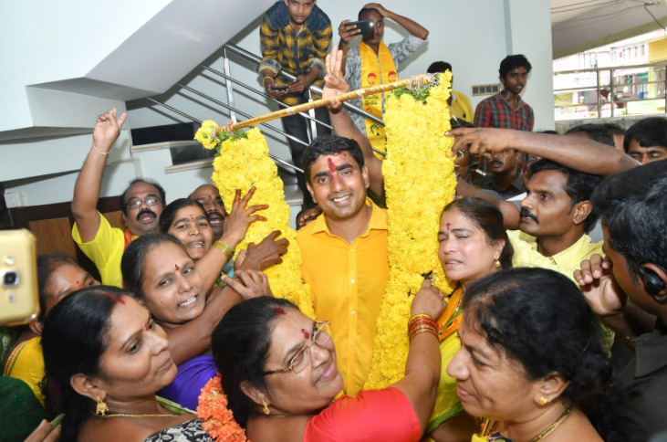 కార్మికుల సమస్యలకు పరిష్కారం : లోకేశ్