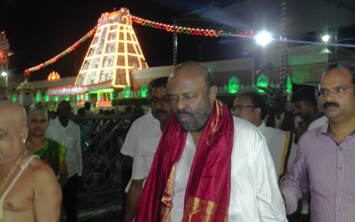 శ్రీవారికి హెచ్ సీఎల్ కోటి విరాళం