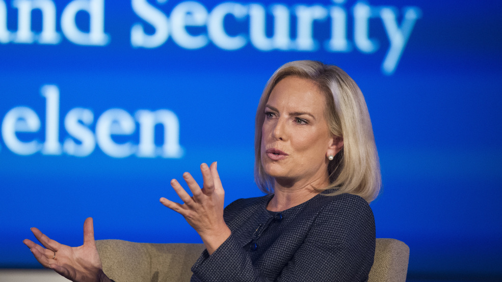 హోమ్ ల్యాండ్ సెక్యూర్టీ మంత్రి రాజీనామా