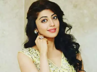 బాలీవుడ్ కు  ప్రణీత ఎంట్రీ