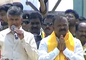 కేసీఆర్ అప్పుడు తెలంగాణను… ఇప్పుడు ఏపీని : చంద్రబాబు కేసీఆర్ అప్పుడు తెలంగాణను… ఇప్పుడు ఏపీని : చంద్రబాబు