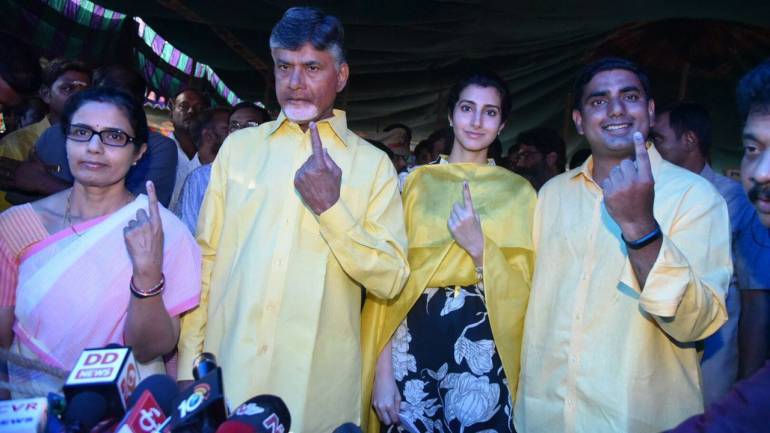 ఉండవల్లిలో ఓటేసిన సీఎం చంద్రబాబు కుటుంబ సభ్యులు