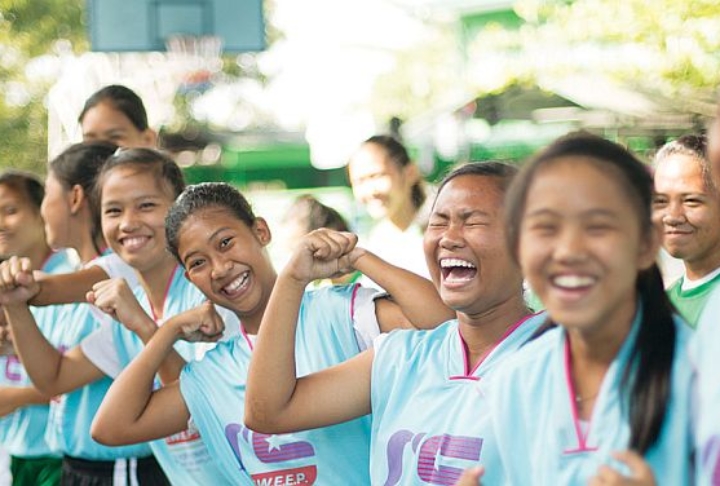 చిరునవ్వుతో ఆనందమే