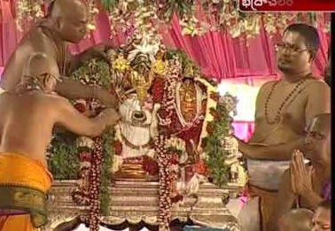 భద్రాదిలో రామయ్యకు పట్టాభిషేకం