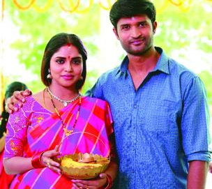 ఎర్రచీర ప్రారంభం