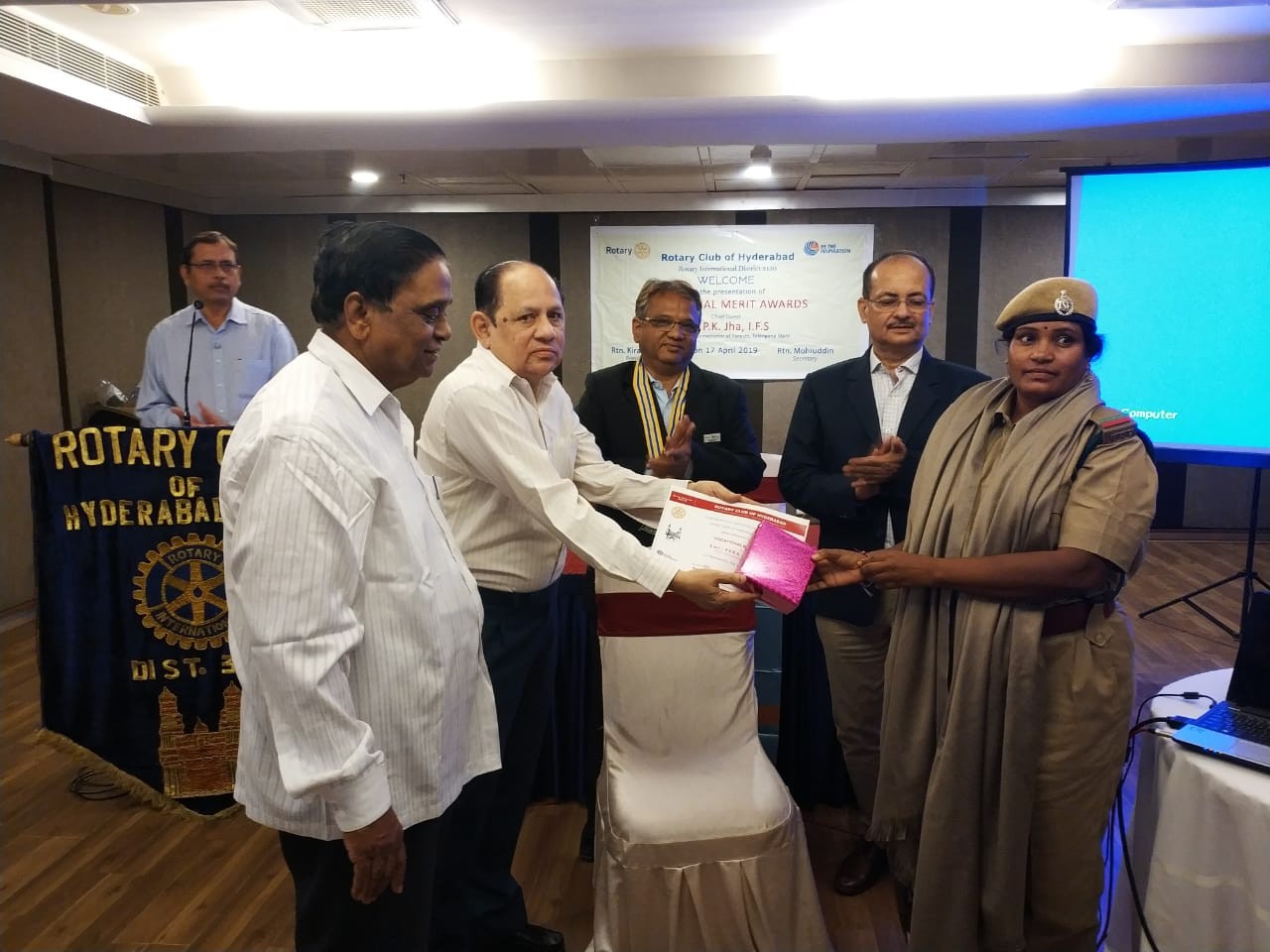 అటవీ శాఖ సిబ్బందికి రోటరీ క్లబ్ విశిష్ట సేవా అవార్డులు