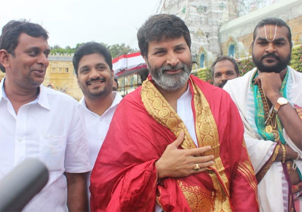 శ్రీవారిని దర్శించుకున్న త్రివిక్రమ్