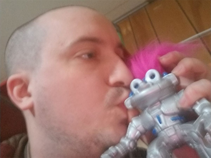 రోబోను పెళ్లి చేసుకుంటానంటున్న అమెరికన్