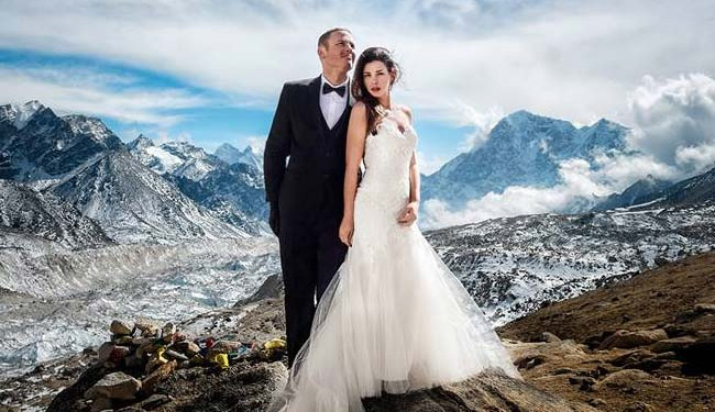 ఎవరెస్టుపై అమెరికా జంట పెళ్లి!