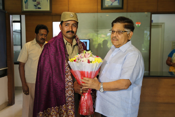 ఫైర్ మెన్ కు మెగాస్టార్ అభినందన