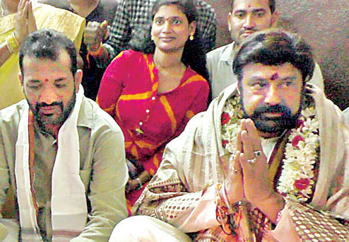 తలుపులమ్మకు బాలకృష్ణ ప్రత్యేక పూజలు