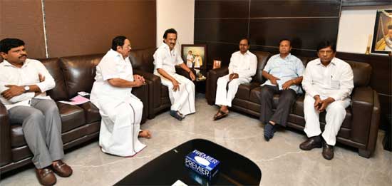 స్టాలిన్ తో సమావేశమైన సీఎం కేసీఆర్