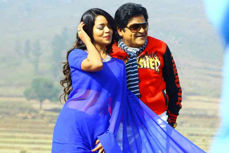 వీడు ఫొటో తీస్తే పెళ్లయి పోద్ది