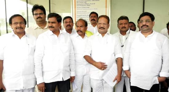 19 చోట్ల రీపోలింగ్ నిర్వహించాలి : టీడీపీ