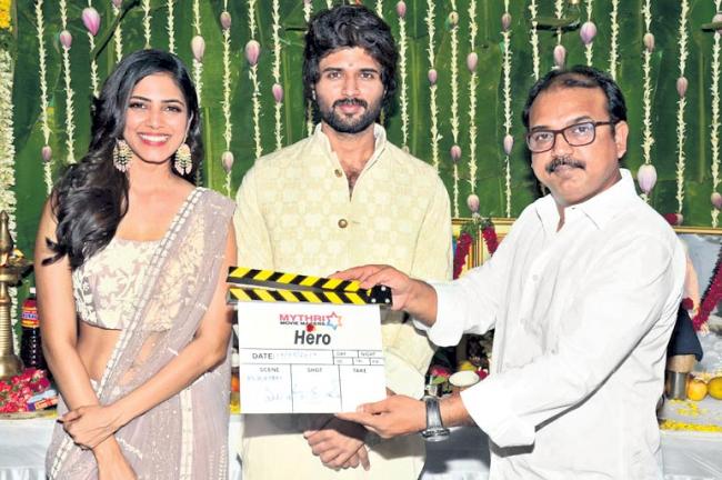 విజయ్ దేవరకొండ హీరో ప్రారంభం