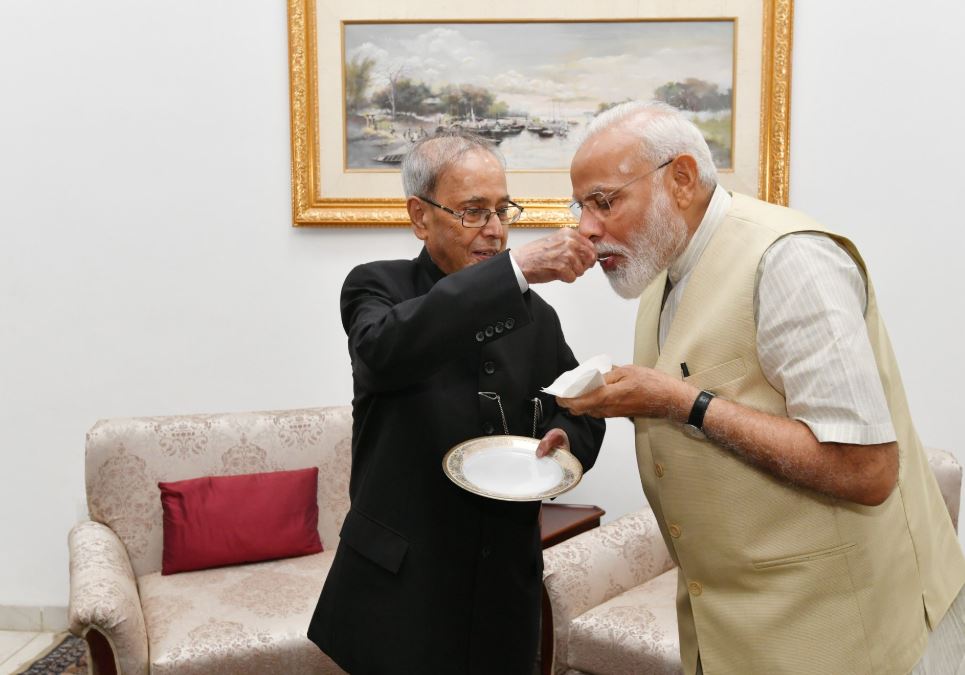 ప్రణబ్ ముఖర్జీతో మోదీ భేటీ