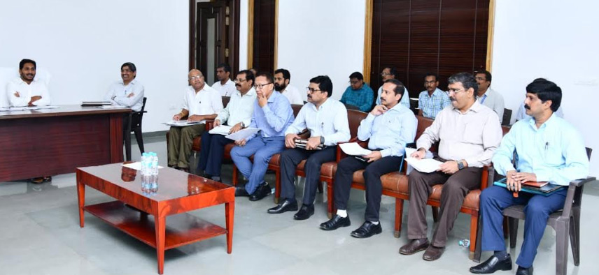 వైఎస్ జగన్ కీలక నిర్ణయం