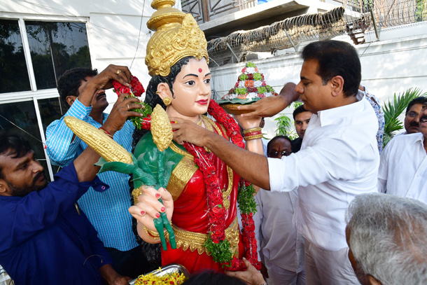 తెలంగాణ భవన్ లో ఘనంగా ఆవిర్భావ వేడుకలు