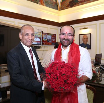 కిషన్ రెడ్డిని సత్కరించిన గవర్నర్