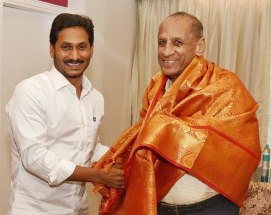 కొత్త మంత్రుల జాబితాను గవర్నర్‌కు అందజేసిన ఏపీ సీఎం