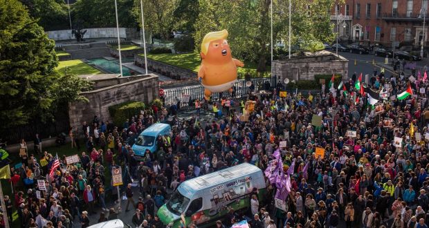 డొనాల్డ్ ట్రంప్ పర్యటనపై నిరసనలు డొనాల్డ్ ట్రంప్ పర్యటనపై నిరసనలు