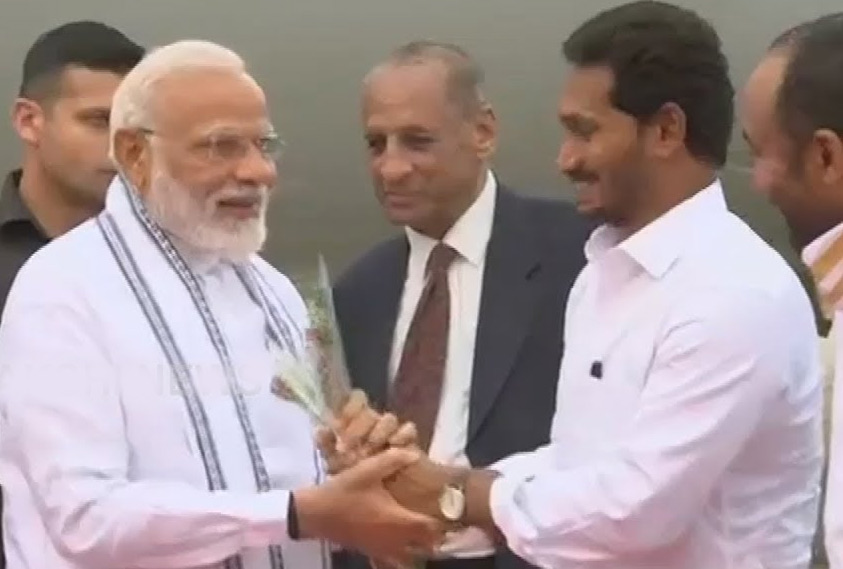 తిరుపతిలో ప్రధాని మోదీకి ఘన స్వాగతం