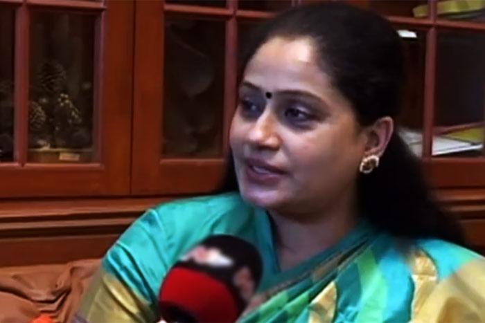 కేసీఆర్ ఇప్పటికైనా స్థానం ఇస్తారా?