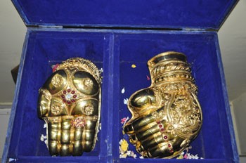 వెంకన్నకు భూరి విరాళం