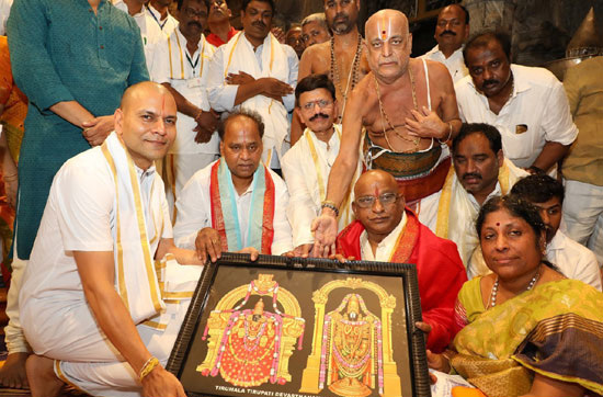 తిరుమలలో టీటీడీ చైైర్మన్ గా వైవీ సుబ్బారెడ్డి ప్రమాణ స్వీకారం