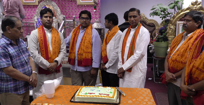 ఓవర్ సీస్ ఫ్రెండ్స్ అఫ్ బీజేపీ  ప్రత్యేక పూజలతో సాయినాథుడికి సమర్పించి సంబరాలు