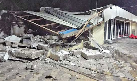 అమరావతిలో ప్రజావేదిక నేలమట్టం