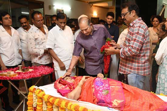 ప్రముఖ నటి విజయనిర్మల ఇక లేరు