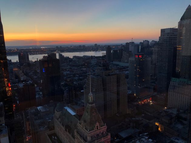 అంధకారంలో న్యూయార్క్‌ నగరం