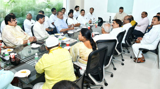 ఇక్కడ ఆపేసి.. అక్కడ కడతారా?