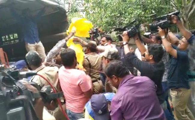 నాగార్జున ఇంటిని ముట్టడించిన ఓయూ విద్యార్థులు