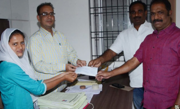 పేద విద్యార్థినికి రవి పొట్లూరి చేయూత పేద విద్యార్థినికి రవి పొట్లూరి చేయూత