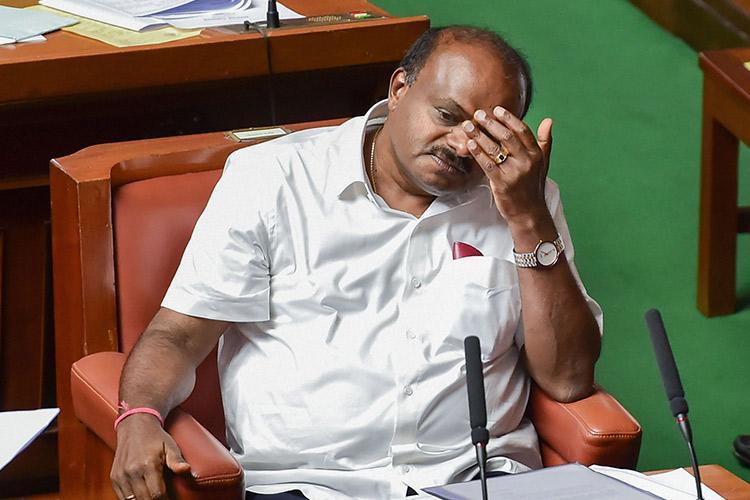 కుమారస్వామి సర్కారు కుప్పకూలింది