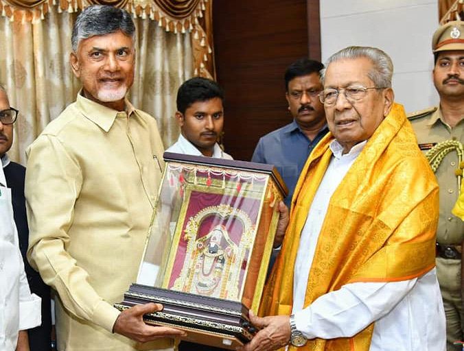 గవర్నర్‌తో చంద్రబాబు భేటీ