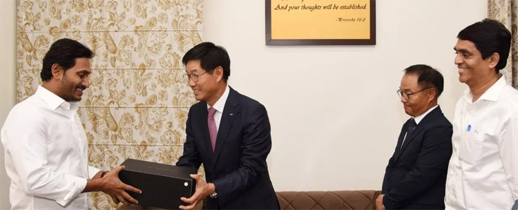 సీఎం వైఎస్‌ జగన్‌కు కియా ఆహ్వానం