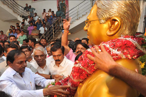 సార్‌ను సమాజం మరిచిపోదు