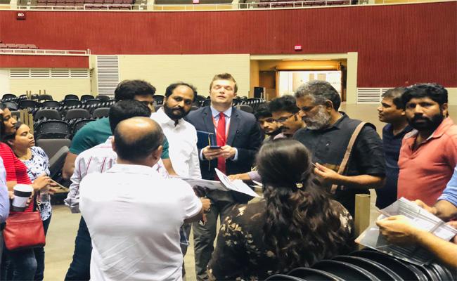 వైఎస్‌ జగన్‌కు స్వాగతం పలికేందుకు భారీగా ఏర్పాట్లు