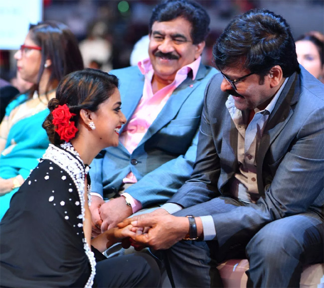 ఉత్తమ నటికి మెగాస్టార్‌ అభినందన