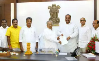 గవర్నర్‌ను కలిసిన టీడీపీ నేతలు