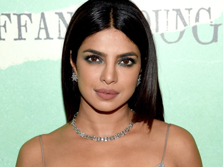 ప్రియాంక చోప్రాకు పాక్‌ షాక్‌