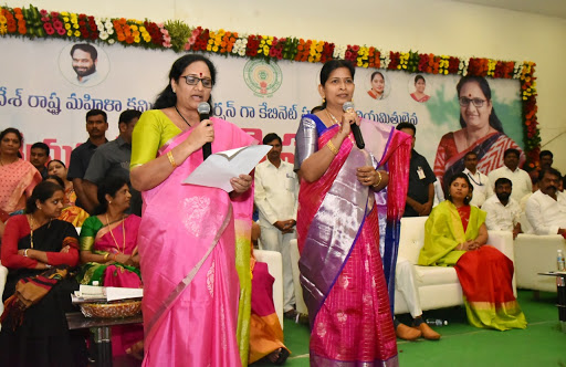 మహిళా కమిషన్‌ చైర్‌పర్సన్‌ గా వాసిరెడ్డి ప్రమాణం