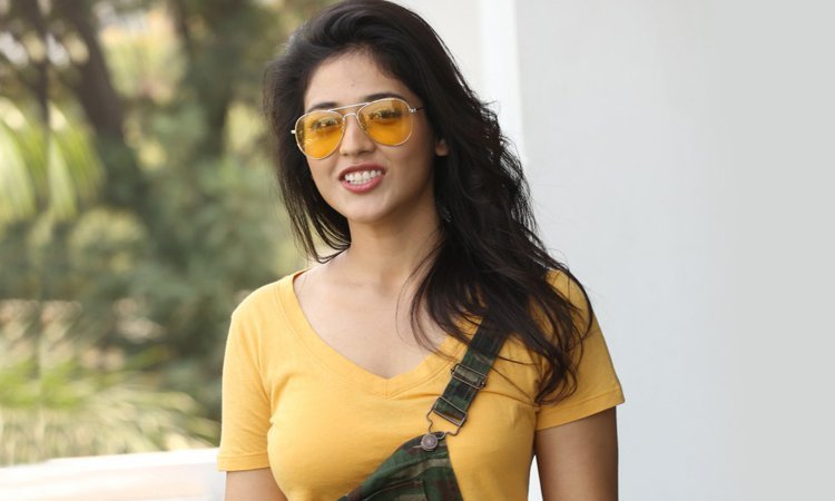 తెలుగమ్మాయిలకు సరైన అవకాశాలు లేవు