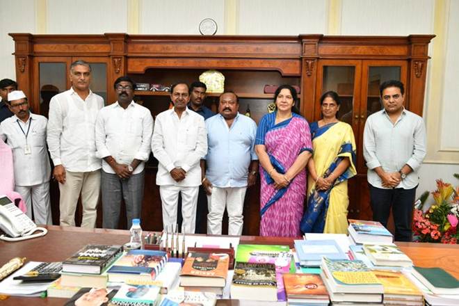 తెలంగాణ మంత్రివర్గంలో మరో ఆరుగురికి చోటు తెలంగాణ మంత్రివర్గంలో మరో ఆరుగురికి చోటు