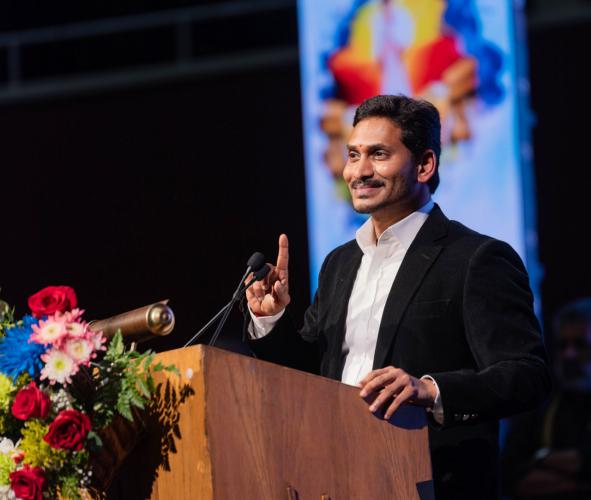 రాష్ట్రంలో పరిశ్రమలు పెట్టండి..  అండగా మేముంటాం